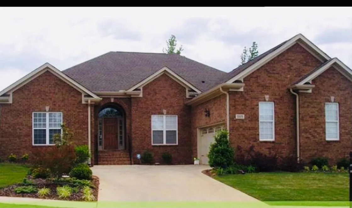 105 Blackwood Dr NW — Photo 1