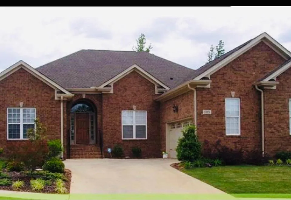 105 Blackwood Dr NW