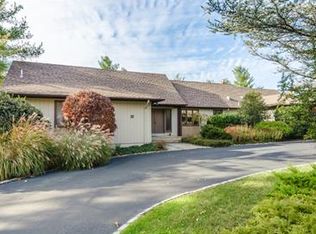 22 Stoneham Dr, Livingston, NJ 07039