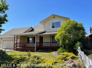 831 Lightwood Ct, Rohnert Park, CA 94928