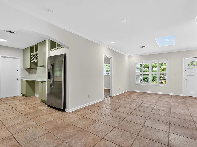 606 Paulina Rd — Photo 17