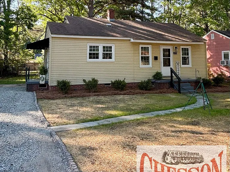 205 Clyde Ave N — Photo 1