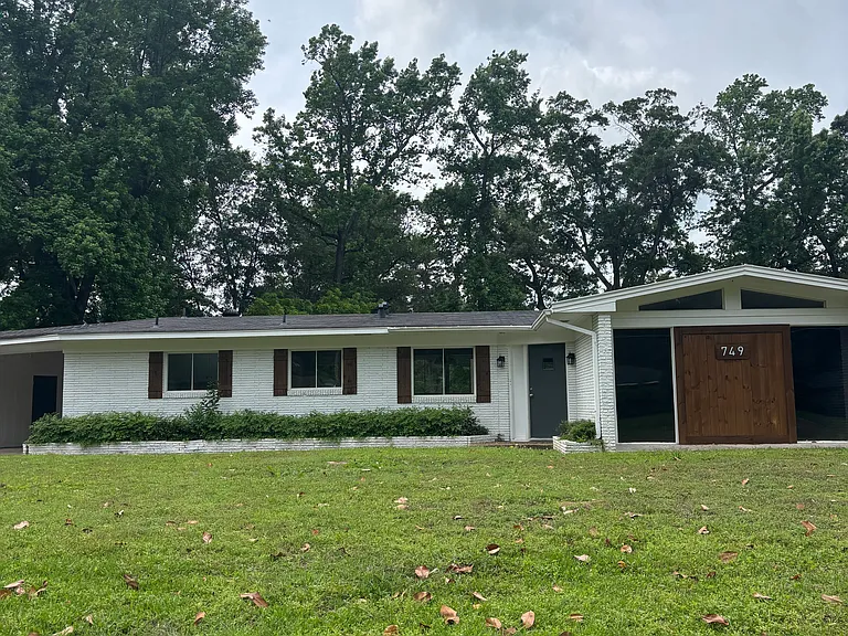 749 Livingston Ave — Photo 1