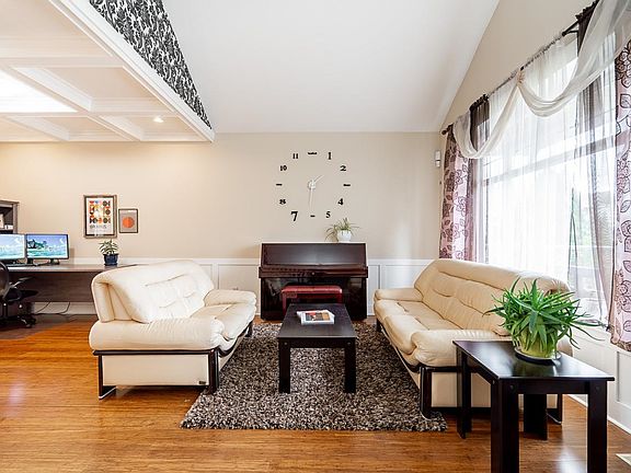 4th image of 35496 Strathcona Ct