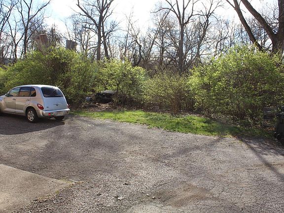5th image of 3055 Glenmore Ave