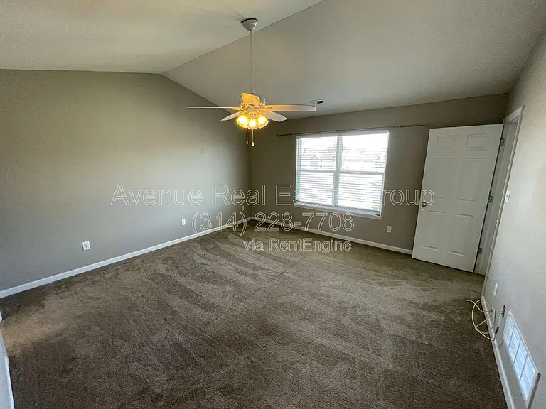 5533 Emerald Place Dr — Photo 17