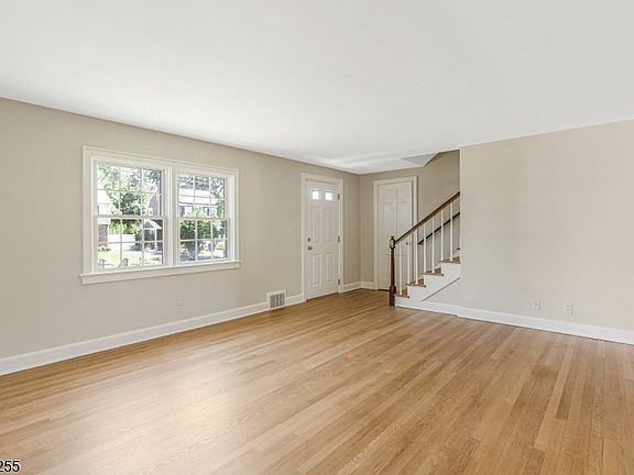 5th image of 28 E Young St