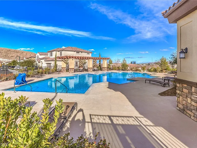 3213 Molinos Dr — Photo 18
