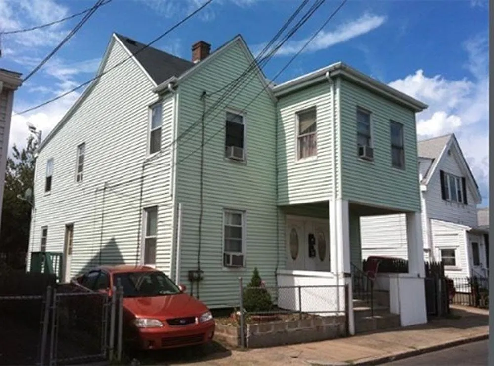 2 bed, 1.0 bath, 900 sqft, $2,500 — Photo 1