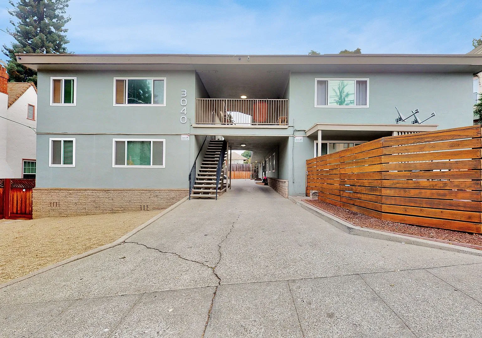 3040 Lynde Street — Photo 1