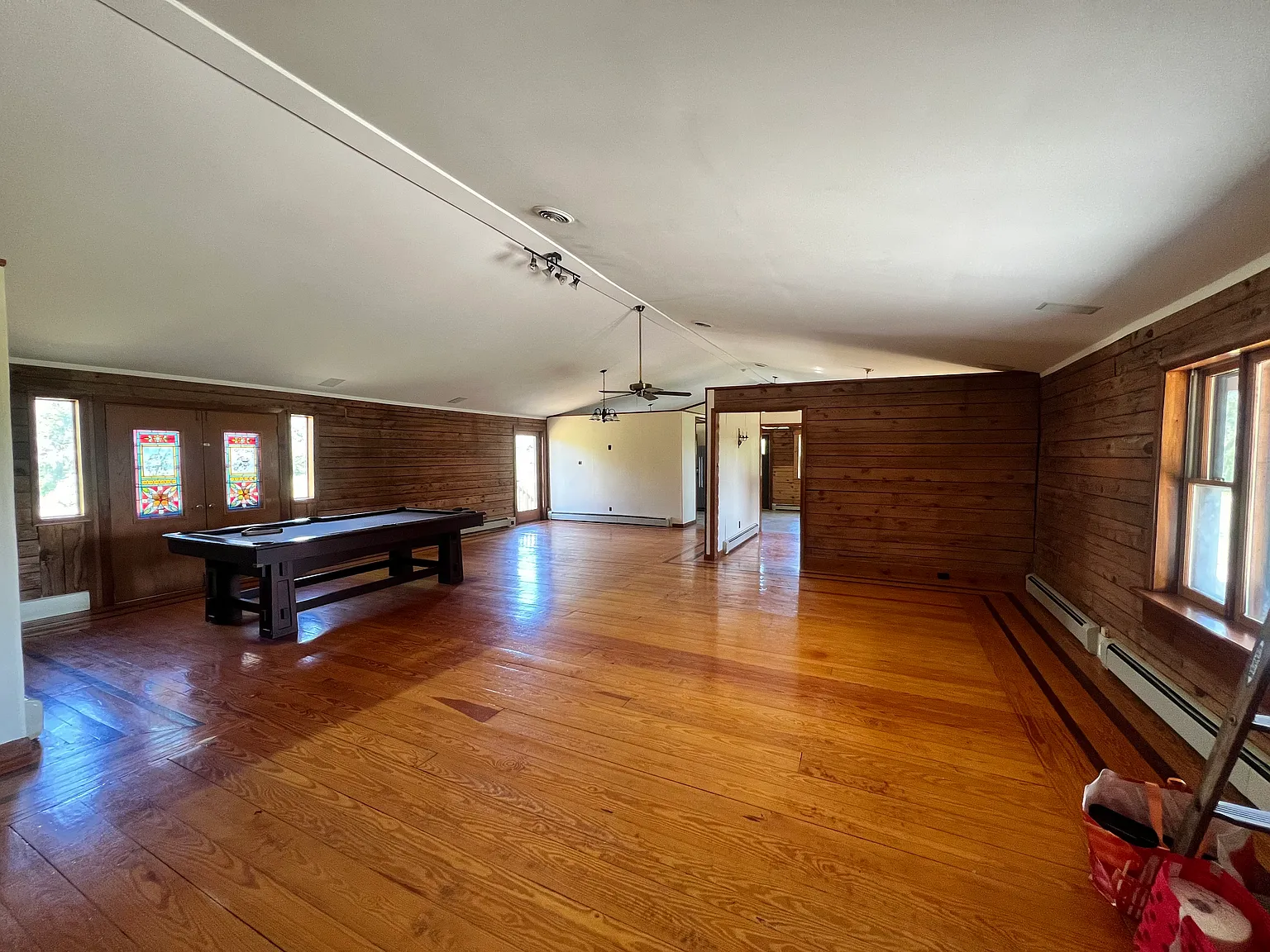 3 bed, 2500 sqft, $2,500 — Photo 2