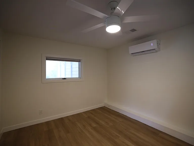 1534 N Woodburn Ave #B — Photo 19