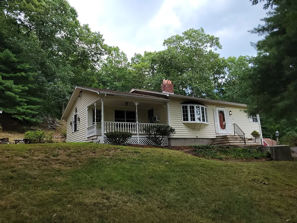 26 Quissett Rd