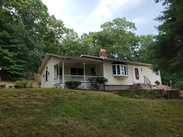 26 Quissett Rd, Mendon, MA 01756
