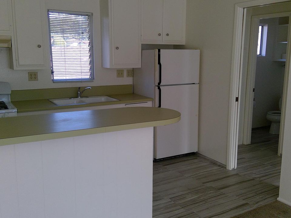 2nd image of 211 W Marquita APT 9