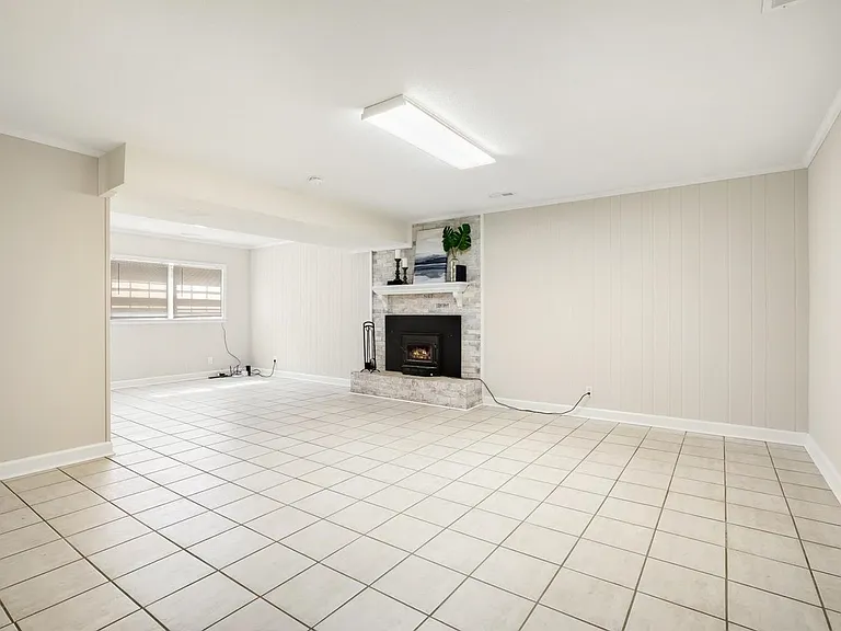 916 Sandlewood Dr — Photo 4