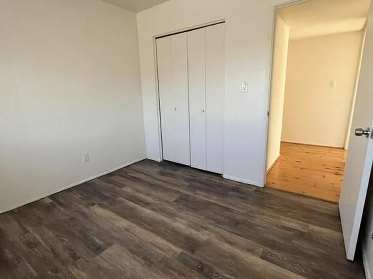 1500 W Rio Salado Pkwy — Photo 9