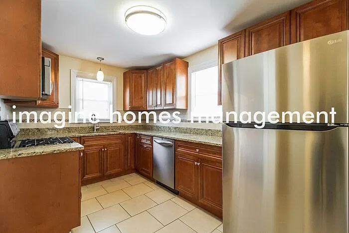 3 bed, 1.5 bath, 1160 sqft, $2,095 — Photo 4