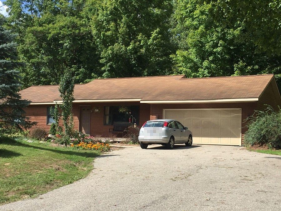 1st image of 93 Flat River Dr NE