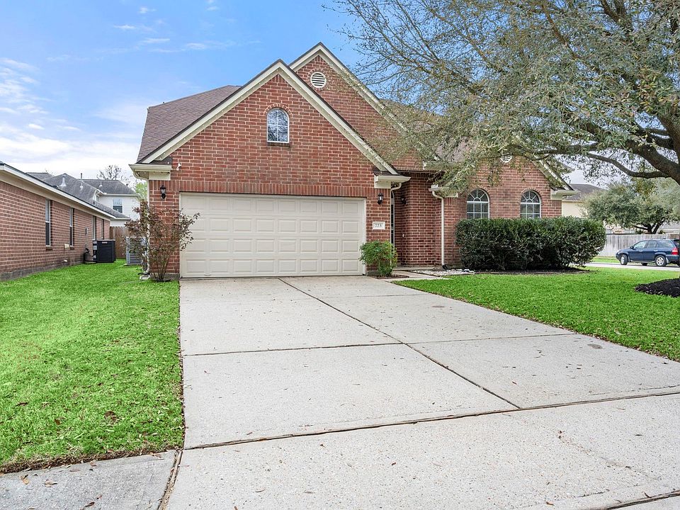 1st image of 723 New Pines Dr