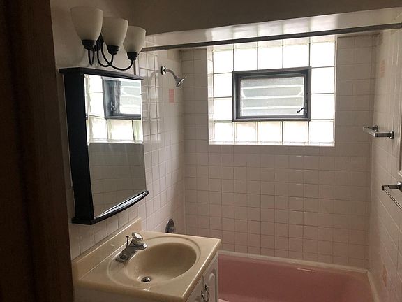 5th image of 6018 N Avondale Ave