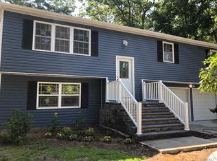 12 Lake Ave, Ronkonkoma, NY 11779