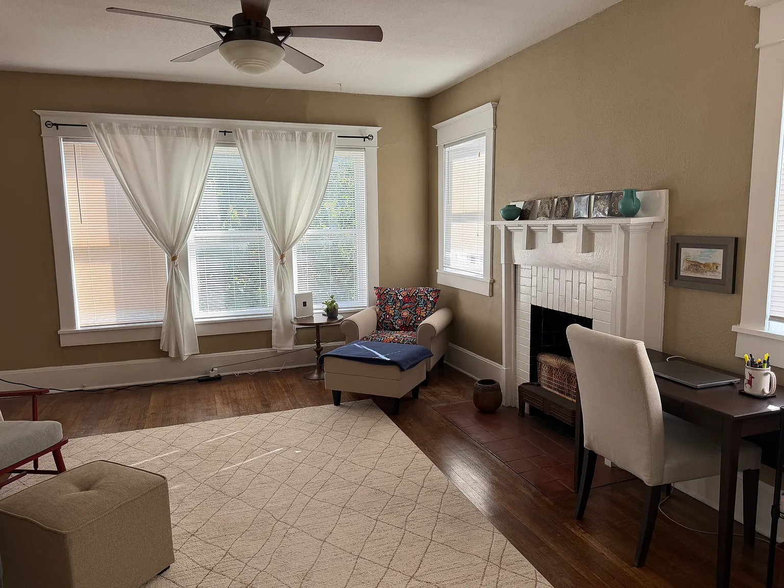 4029 N Hall St — Photo 2