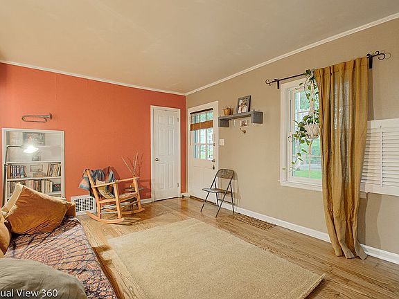 4th image of 102 E Pocahontas Ln