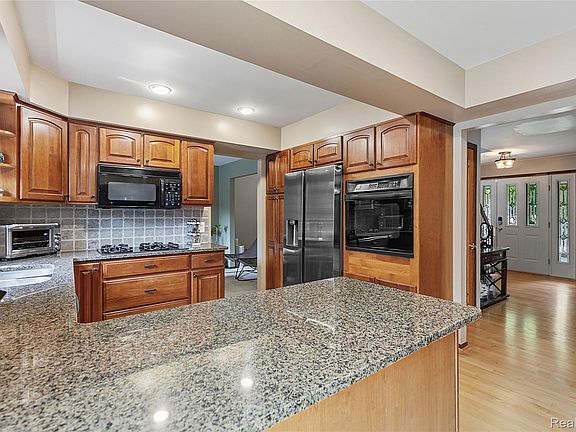 5th image of 2066 Jeffrey Dr