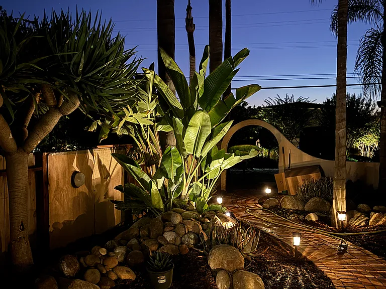 232 N Rios Ave — Photo 2