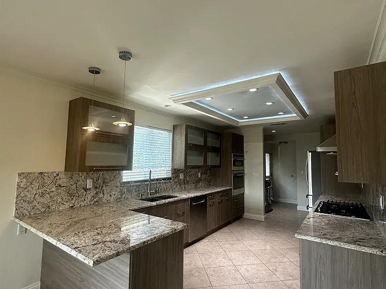 121 W Floral Ave — Photo 6