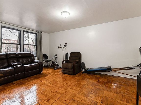 3rd image of 33-24 Junction Blvd #1-R