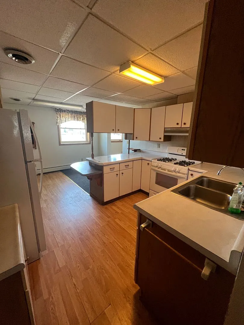 206 S Pacific St — Photo 3
