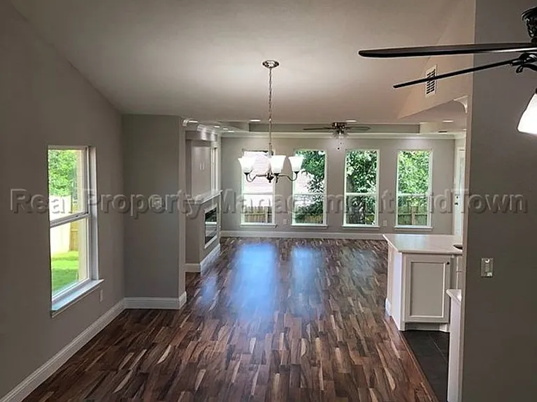 2325 Warwick Ave — Photo 7