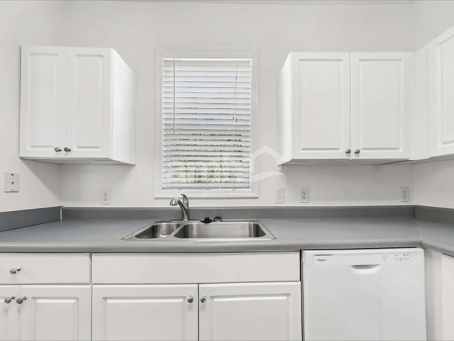 3 bed, 2.5 bath, 1702 sqft, $1,980 — Photo 4
