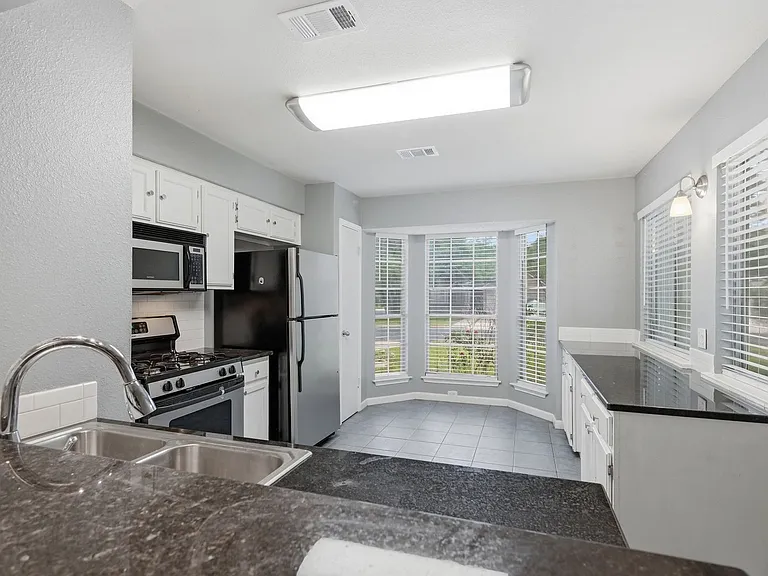 6300 Evangeline Trl — Photo 4