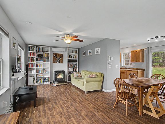 4th image of 21 Pheasant Run Road