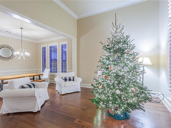 4th image of 136 Paige Ct