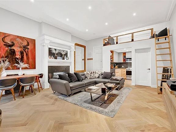 3rd image of 61 W 88th St APT 1R