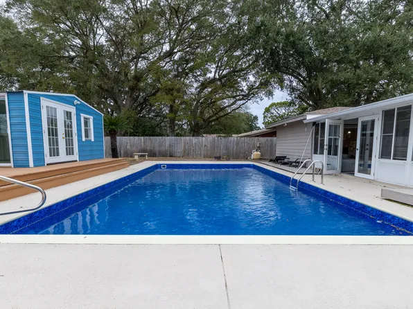 300 Victoria Ave, Fort Walton Beach, FL 32548