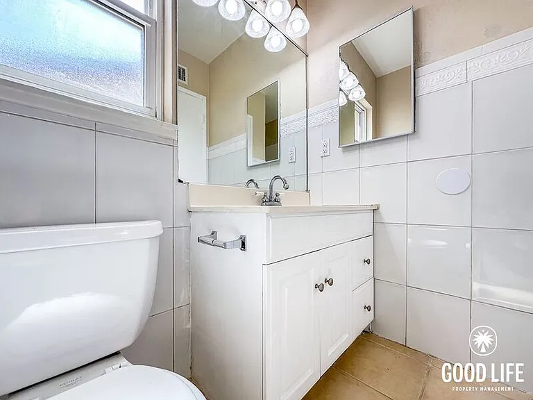 1776 W Chateau Ave — Photo 11