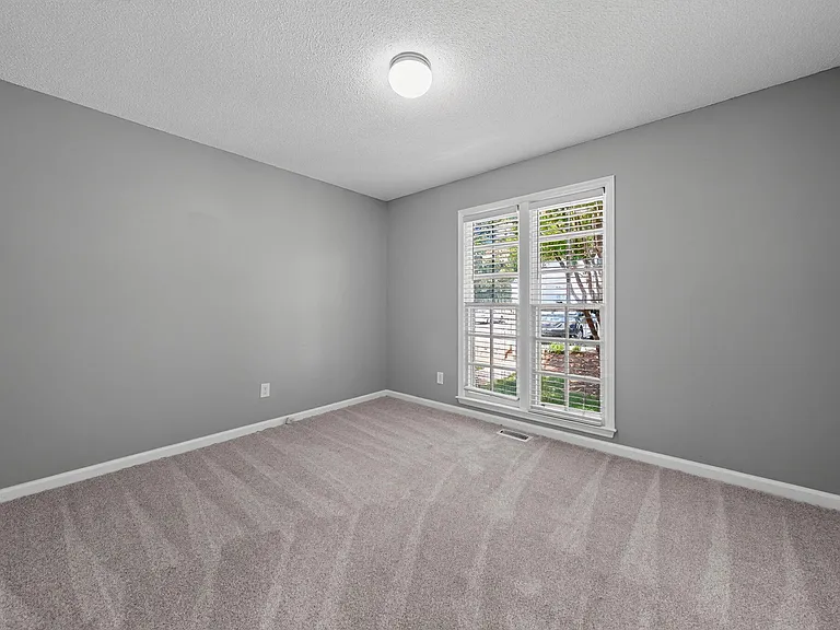 114 Planetree Ln — Photo 7