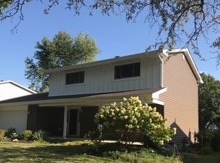 77 Starling Ln, Naperville, IL 60565