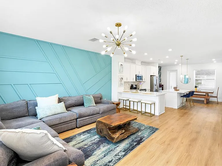 1808 Fender Ln — Photo 3