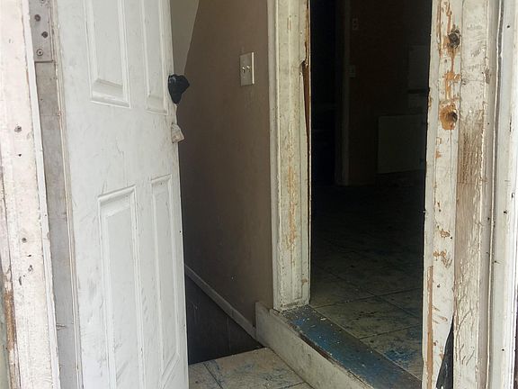 4th image of 2465 W Court St