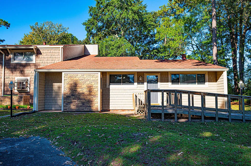1 Quarterdeck Townes - 1 — Photo 1