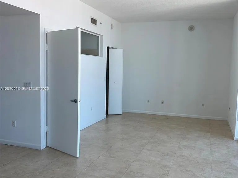 350 NE 24th St #813 — Photo 2