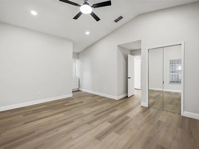 106 Lamplighter Dr — Photo 15