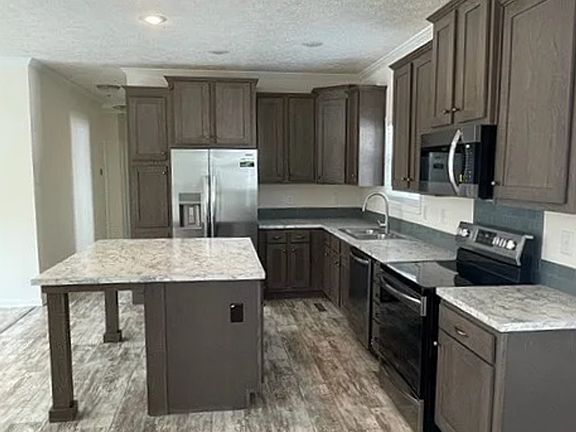 5th image of 379 Blanche Cir