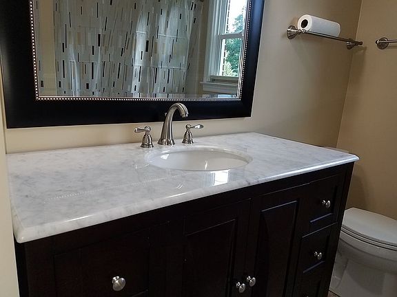 Upstairs Full Bathroom